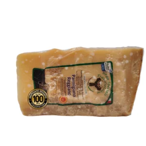 Punta di Parmigiano Reggiano 100 mesi stagionato con cristalli di tirosina evidenti